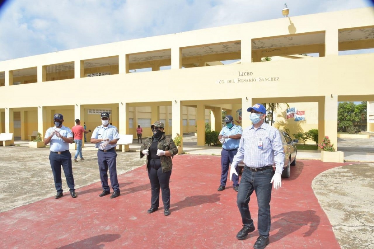  imagen Diego Pesqueira, director de Comunicaciones del MINERD durante recorrido 