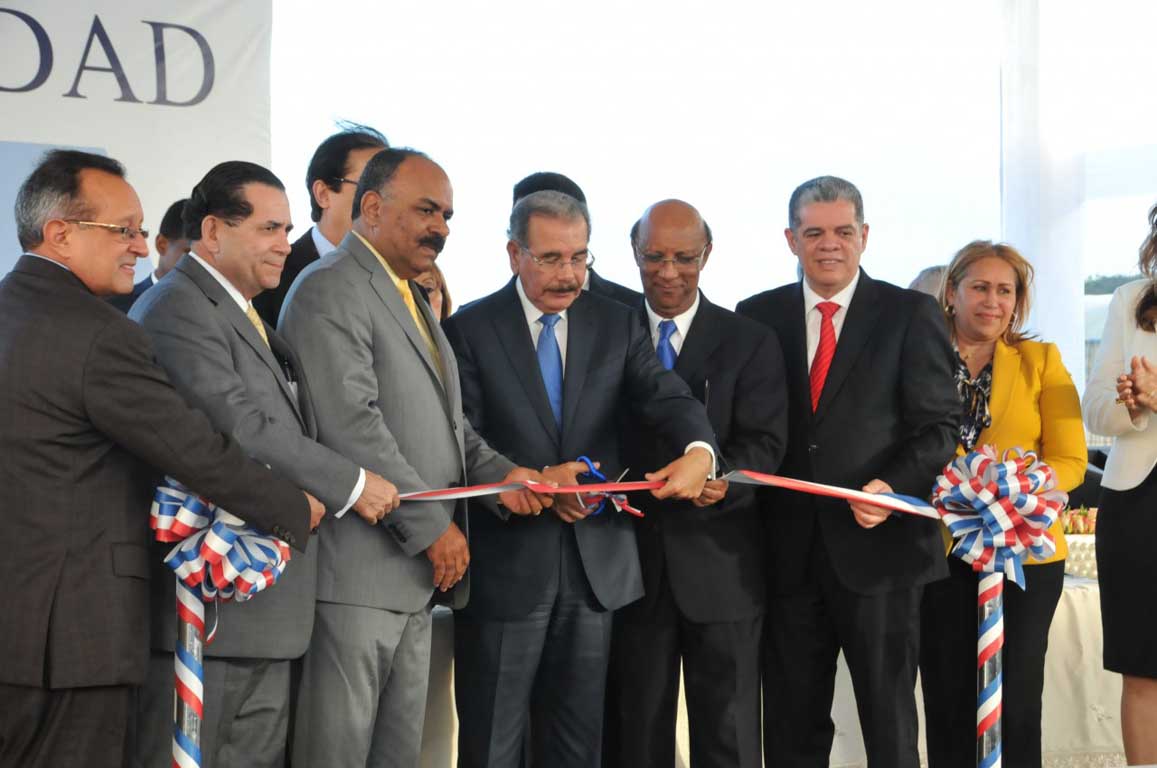  imagen Presidente Medina inaugura en Santiago complejo para estudiantes de Magisterio en Universidad ISA 