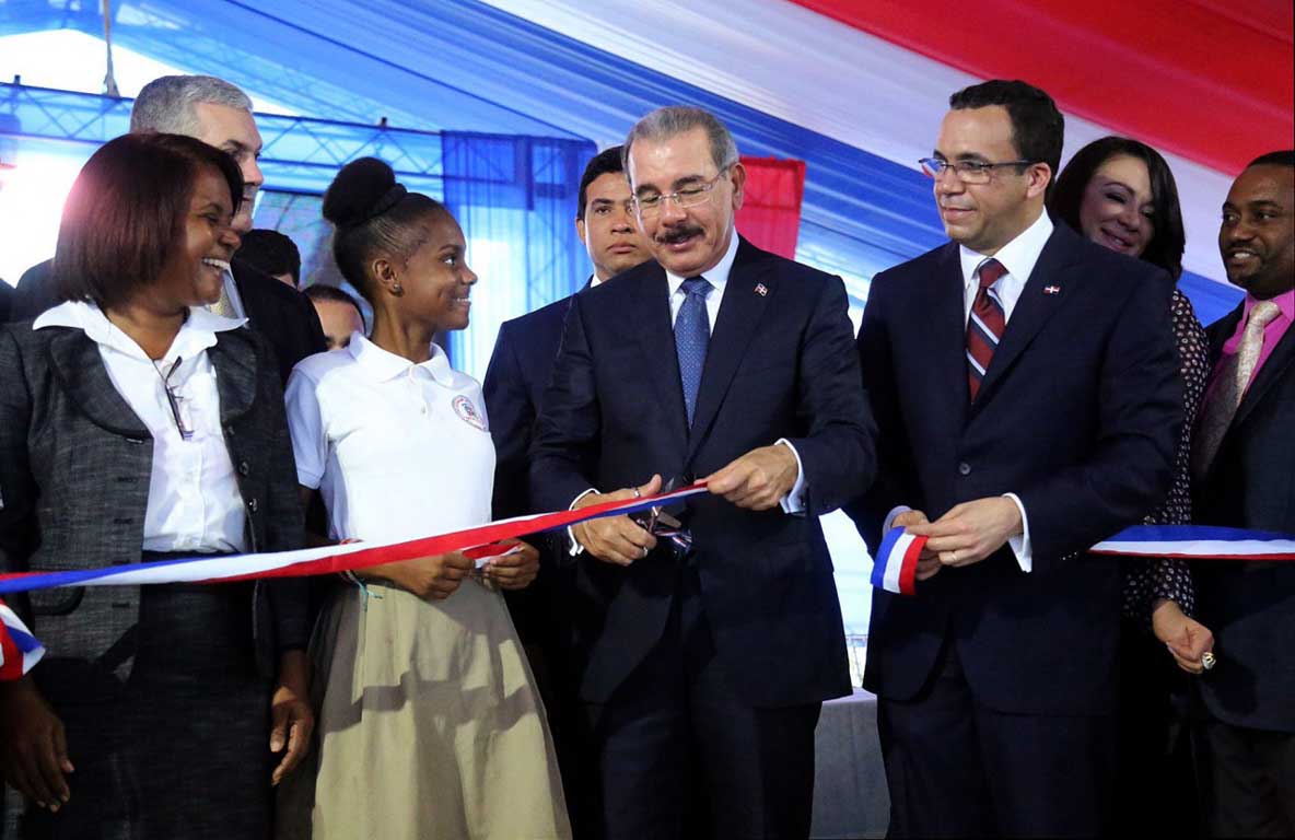  imagen Presidente Danilo Medina entrega Liceo Casimiro Rojas de la Rosa, que beneficiará 700 estudiantes de la comunidad Guanuma en Santo Domingo Norte 