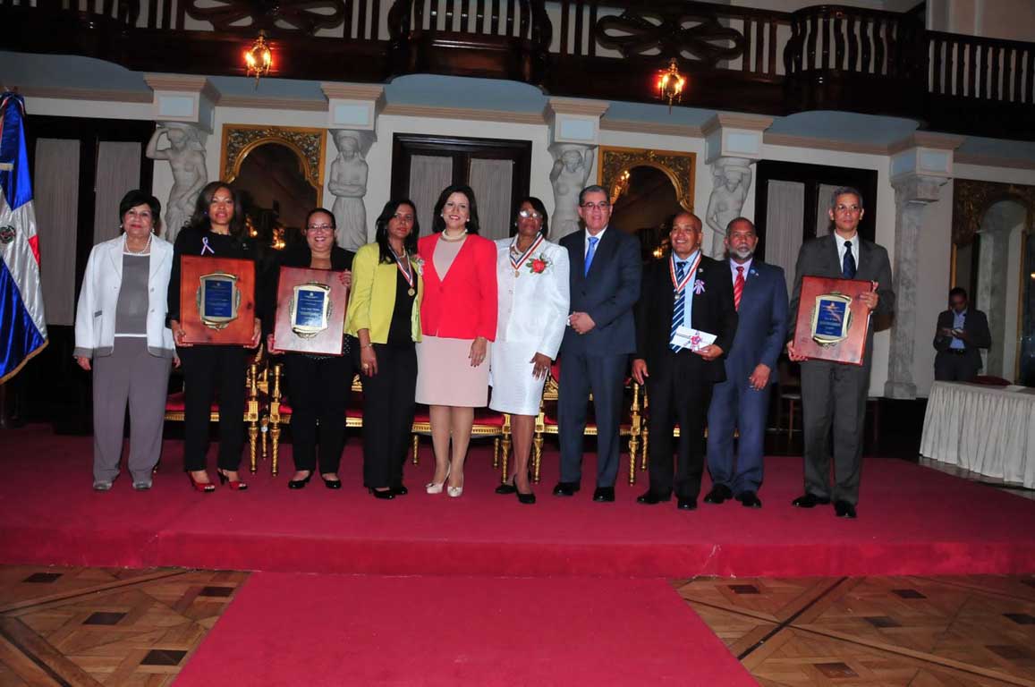  imagen Poder Ejecutivo reconoce a educadores; Amarante Baret dice Gobierno dignifica la vida de maestros y maestras 