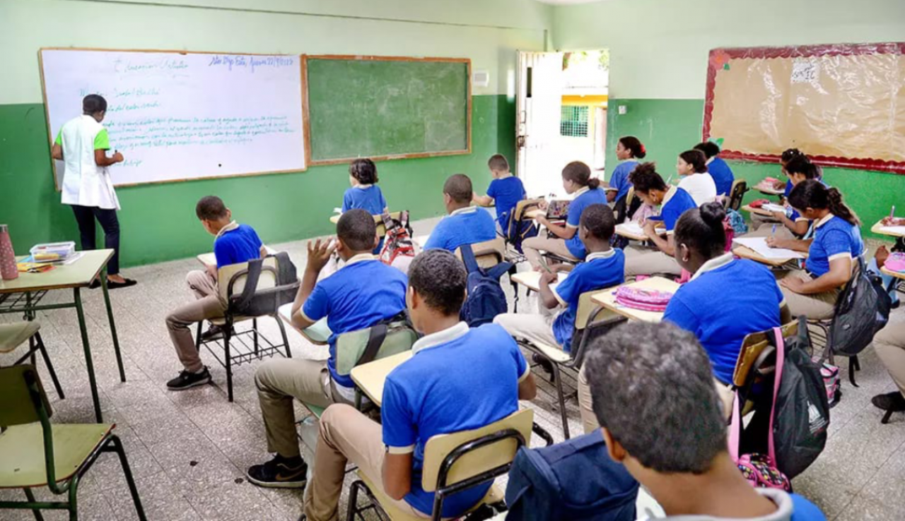  imagen Estudiantes en centro educativo. 