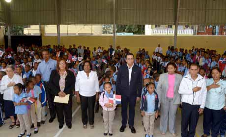  imagen Andrés Navarro recorre escuelas en zonas montañosas de Padre Las Casas; conoce necesidades y dispone solución a problemas prioritarios 