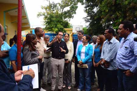  imagen Andrés Navarro recorre Centros Escolares de Puerto Plata afectados por las inundaciones para proceder a su inmediata reparación 