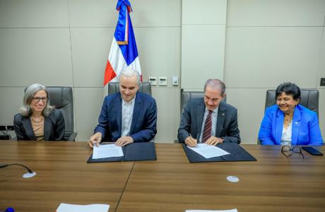  imagen El ministro de Educaci&oacute;n, Luis Miguel De Camps Garc&iacute;a, y el ministro de Educaci&oacute;n Superior, Franklin Garc&iacute;a Ferm&iacute;n firman resoluci&oacute;n.&nbsp; 