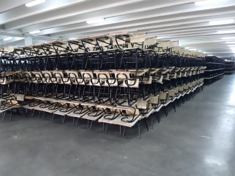  imagen Mobiliario almacenado en instalacones del MINERD. 