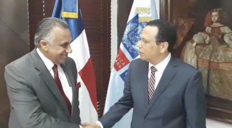  imagen El ministro de Educaci&oacute;n, Antonio Pe&ntilde;a Mirabal, y el presidente del Comit&eacute; Ol&iacute;mpico Dominicano (COD), Luis Mej&iacute;a Oviedo. 