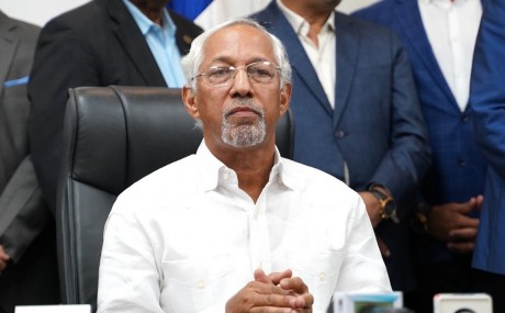  imagen Ministro de Eduaci&oacute;n &Aacute;ngel Hern&aacute;ndez durante rueda de prensa. 