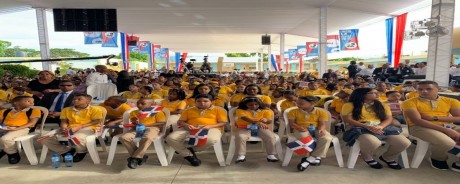  imagen Estudiantes en acto inaugural 