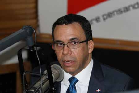  imagen Ministro Andr&eacute;s Navarro durante su entrevista en la Z101. 