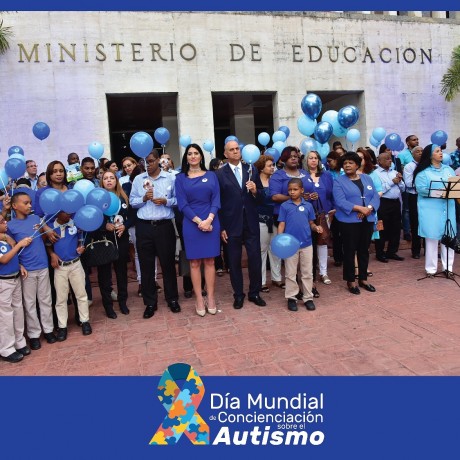  imagen Representantes del MINERD y comunidad educativa de Educaci&oacute;n Especial de pie en acto de celebraci&oacute;n con motivo al D&iacute;a Mundial de la Concienciaci&oacute;n del Autismo&nbsp; 