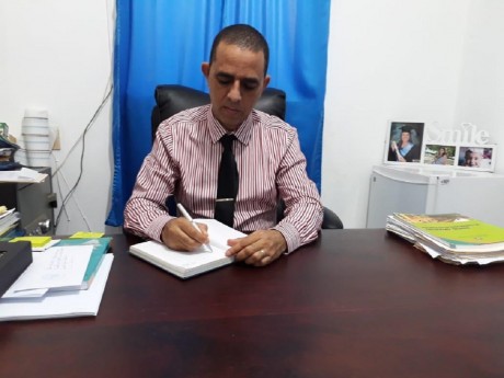  imagen El director del Distrito Educativo 11-06 que abarca los municipios Los Hidalgos y Guananico de esta provincia coste&ntilde;a, Franklin de Jes&uacute;s Herrera 