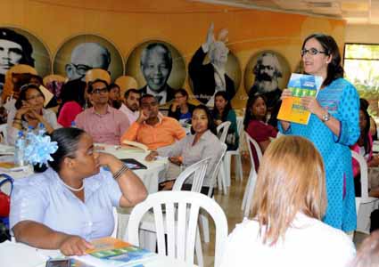  imagen Ministerio de Educación y CIPAF capacitan docentes para fortalecer los clubes tecnológicos para niñas 