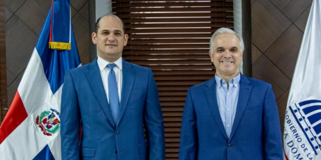  imagen ministro de Educaci&oacute;n, Luis Miguel De Camps, jurament&oacute; a Rafael Adolfo P&eacute;rez De Le&oacute;n c 