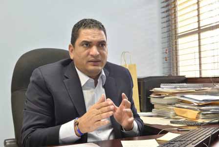  imagen MINISTRO DE EDUCACIÓN, ANDRÉS NAVARRO, DESIGNA AL PERIODISTA MIGUEL MEDINA COMO DIRECTOR DE COMUNICACIONES Y VOCERO DEL MINERD. 