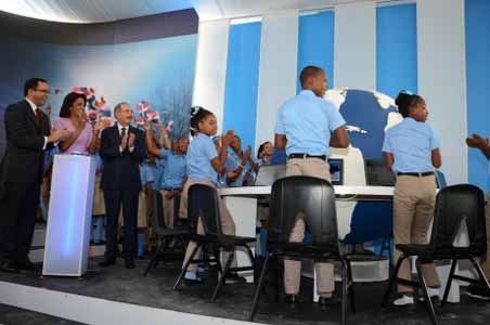  imagen Presidente Danilo Medina y ministro de Educación, Andrés Navarro, dejan iniciado el año escolar 2016-2017. 