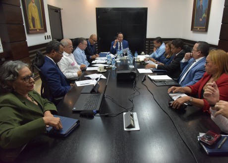  imagen Viceministros y directores generales del MINERD convocados&nbsp; a reuni&oacute;n para&nbsp;&nbsp;dar seguimiento con los principales responsables de las &aacute;reas envueltas en el reciente acuerdo firmado entre el MINERD y la Asociaci&oacute;n Dominicana de Profesores (ADP). 