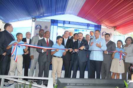  imagen Presidente Medina entrega seis escuelas a cuatro provincias de la región Sur 