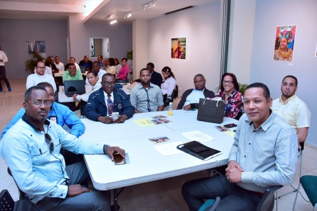  imagen T&eacute;cnicos regionales y distritales del &aacute;rea de ingl&eacute;s de 11 regionales de Educaci&oacute;n del pa&iacute;s, los cuales se desempe&ntilde;an como t&eacute;cnicos docentes en el Segundo Ciclo del Nivel&nbsp; Primario&nbsp; y el primer ciclo del Nivel&nbsp; Secundario. 