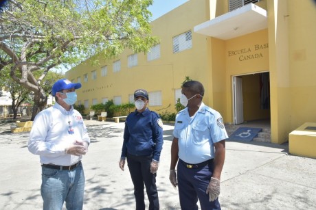  imagen Ministro Pe&ntilde;a Mirabal durante recorrido 