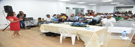  imagen Empleados MINERD recibiendo la charla 