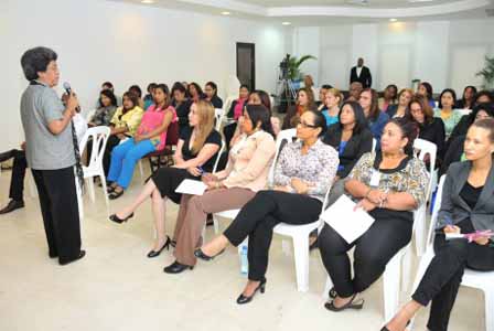  imagen El Ministerio de Educación capacita empleados sobre derechos de la mujer 