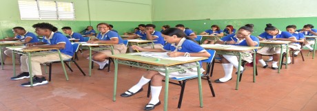  imagen Estudiantes en el aula 
