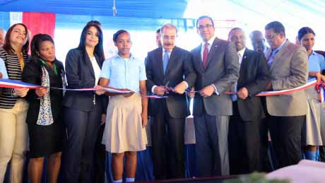  imagen Meta del Presidente Danilo Medina de incluir 100 por ciento de estudiantes en Jornada Escolar  Extendida avanza de manera firme; entrega dos nuevos centros educativos en Santo Domingo Norte 