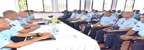  imagen Miembros de la policia escolar reunidos 