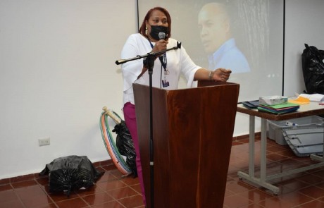  imagen La capacitaci&oacute;n fue encabezada por Teodosia Ota&ntilde;o, directora de la Regional 10, Fanny Garc&iacute;a, enlace Minerd-Regional 10 y Dilenia V&aacute;squez, coordinadora de Orientaci&oacute;n y Psicolog&iacute;a del Minerd.
&nbsp; 