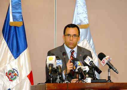  imagen Ministro Andr&eacute;s Navarro durante rueda de prensa. 