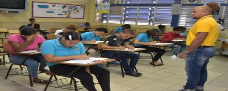  imagen Estudiantes de Secundaria toman las Pruebas Nacionales en su tercera convocatoria. 