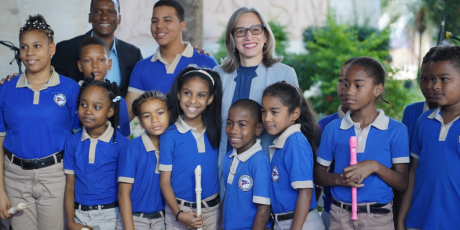  imagen Foto de estudiantes en la explanada del MINERD&nbsp; 