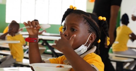  imagen Estudiantes desayunando 