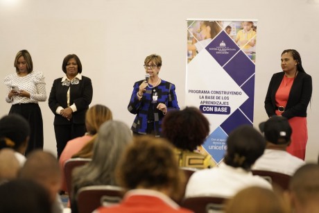  imagen Directora del Nivel Primario, Norma Mena. 