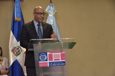  imagen Representantes de las Asociaciones de Padres, Madres y Amigos de la Escuela (APMAE). 