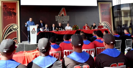  imagen Ministro Andr&eacute;s Navarro se dirige a j&oacute;venes peloteros &nbsp;graduados de CENAPEC 