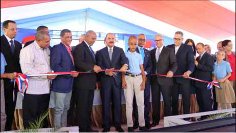  imagen Presidente Medina entrega a Monseñor Nouel una estancia infantil y dos centros educativos 