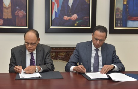  imagen El ministro de Educaci&oacute;n, Antonio Pe&ntilde;a Mirabal, encabez&oacute; la juramentaci&oacute;n y firma del estatuto de la nueva comisi&oacute;n de &eacute;tica de la instituci&oacute;n. En la imagen, ministro Pe&ntilde;a Mirabal&nbsp;acompa&ntilde;ado del director de &Eacute;tica e Integridad Gubernamental (DICEIG), Lidio Cadet. 