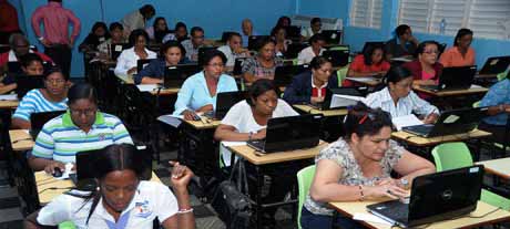  imagen Más de 20 mil profesores compiten por seis mil vacantes en sistema de educación pública 