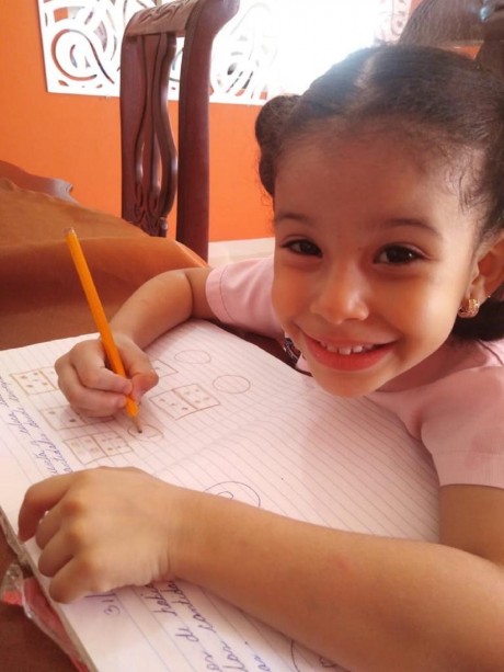  imagen Estudiantes siguen su estudios desde sus casas 