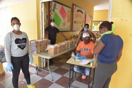  imagen Miembros de la Asociaci&oacute;n de Padres, Madres y Amigos de la Escuela (APMAE) 