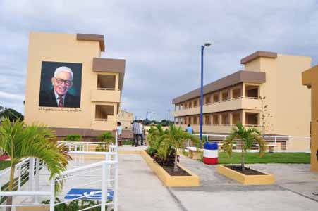  imagen Presidente Medina entrega liceo de 27 aulas en el municipio de Los Alcarrizos 