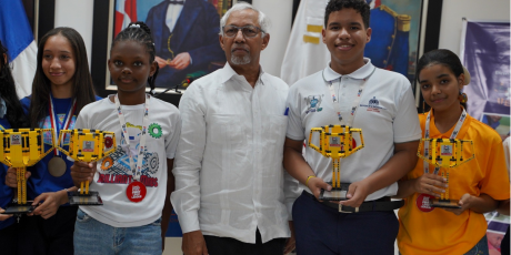  imagen Fotos de estudiantes y el ministro de educaci&oacute;n&nbsp; 