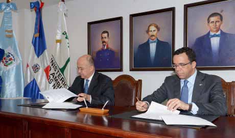  imagen Navarro y Domínguez Brito suscriben acuerdo para Educación Ambiental en la Revolución Educativa del Presidente Danilo Medina 