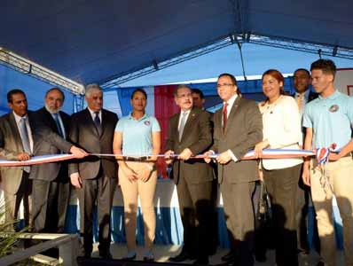  imagen Presidente Danilo Medina entrega liceo de 26 aulas en Villa Hermosa, La Romana, para incorporar 805 estudiantes a la Jornada Escolar Extendida  