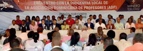  imagen Ministro Navarro encabeza encuentro con dirigencia de la ADP en el Sur Corto para conocer en detalle realidad escolar. 