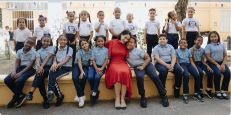 imagen La primera dama Raquel Arbaje imparti&oacute; este jueves una clase de Moral, C&iacute;vica y &Eacute;tica Ciudadana a estudiantes de cuarto de primaria de la Escuela Padre Eulalio Arias 
