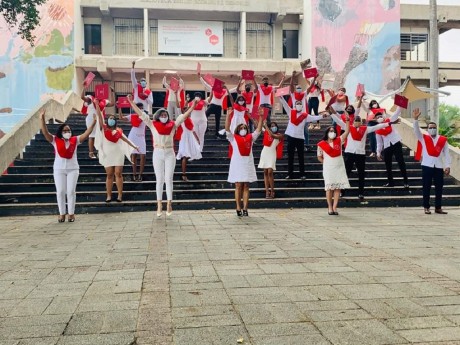  imagen Estudiantes graduados 