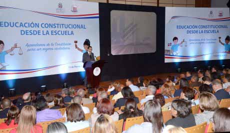  imagen Ministro Andr&eacute;s Navarro mientras preside acto en el Auditorio Juan Bosch de la Biblioteca Nacional Pedro Henr&iacute;quez Ure&ntilde;a. &nbsp; 