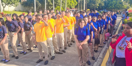  imagen Fotos de estudiantes en acto de izamiento de bandera.&nbsp; 